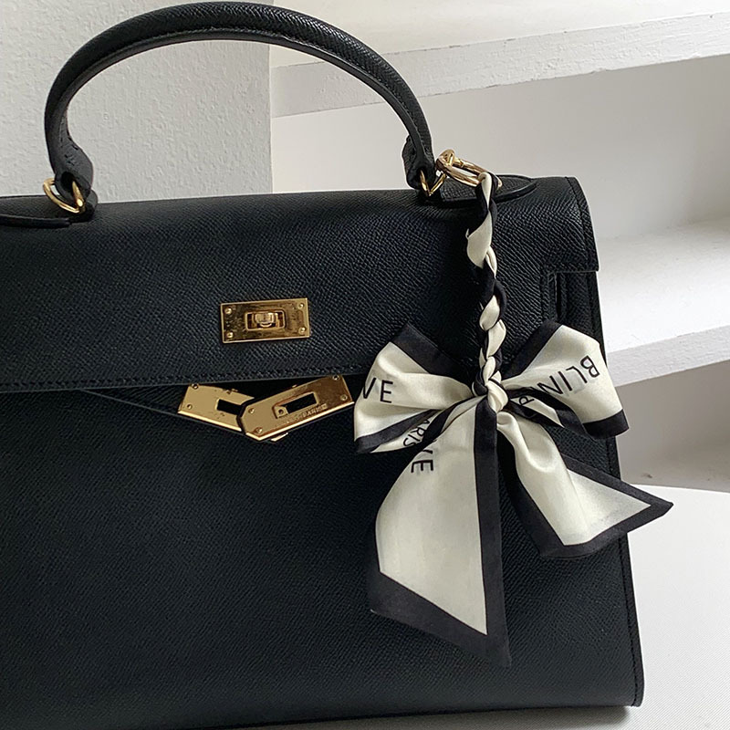 Women Bags Ysl - Neuer handgestrickter Seidenschal mit Schleifenanhänger für