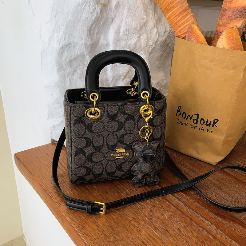 Luxuriöse Damenhandtasche im V – Women'S Bags At M&S Bewertung und Preis